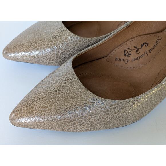 Sofft Metallic Gold Bronze Reptile Kitten Heels Pumps Size 7.5 M - Picture 4 of 6